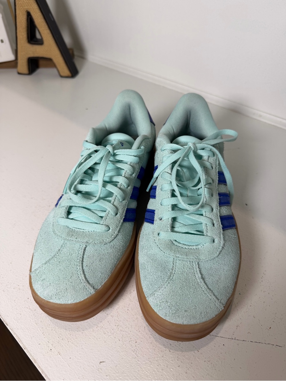 Adidas Women's 7.5 Mint Green Suede Sneakers Blue Stripe Gum Sole Casual Shoes - Picture 2 of 8